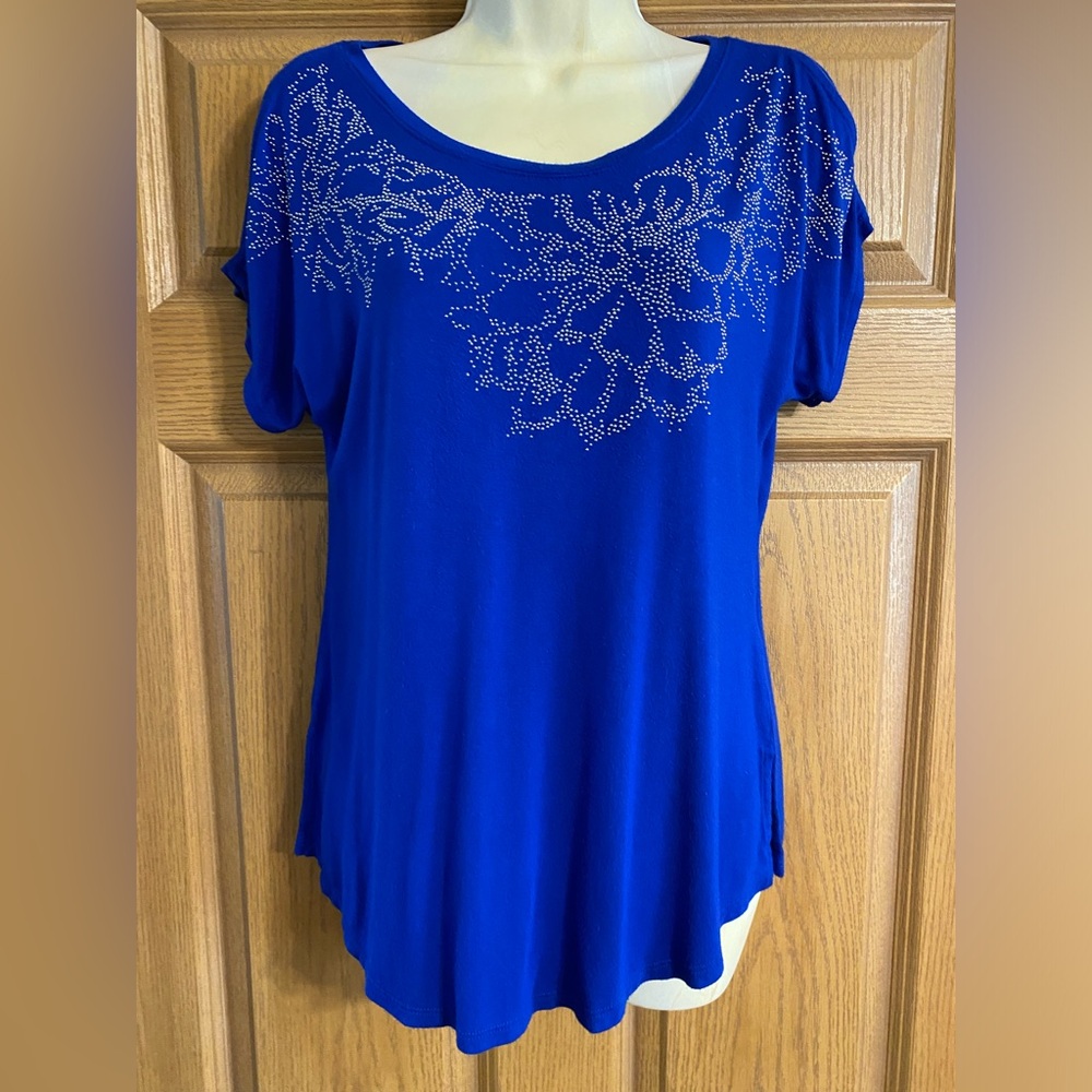 Apt 9 Royal blue stretch blouse, beaded detail front & cut out sleeves, Sz. XS.